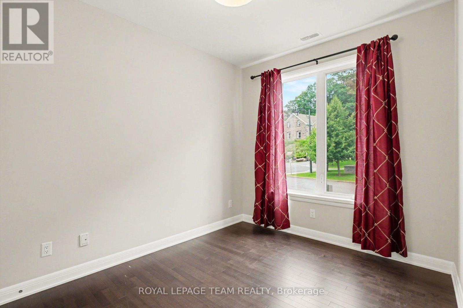 #104 190 BOUNDSTONE WAY - 18