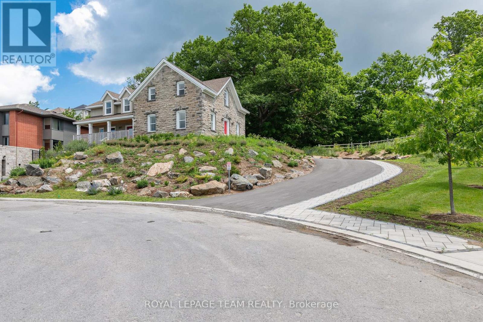 #104 190 BOUNDSTONE WAY - 26