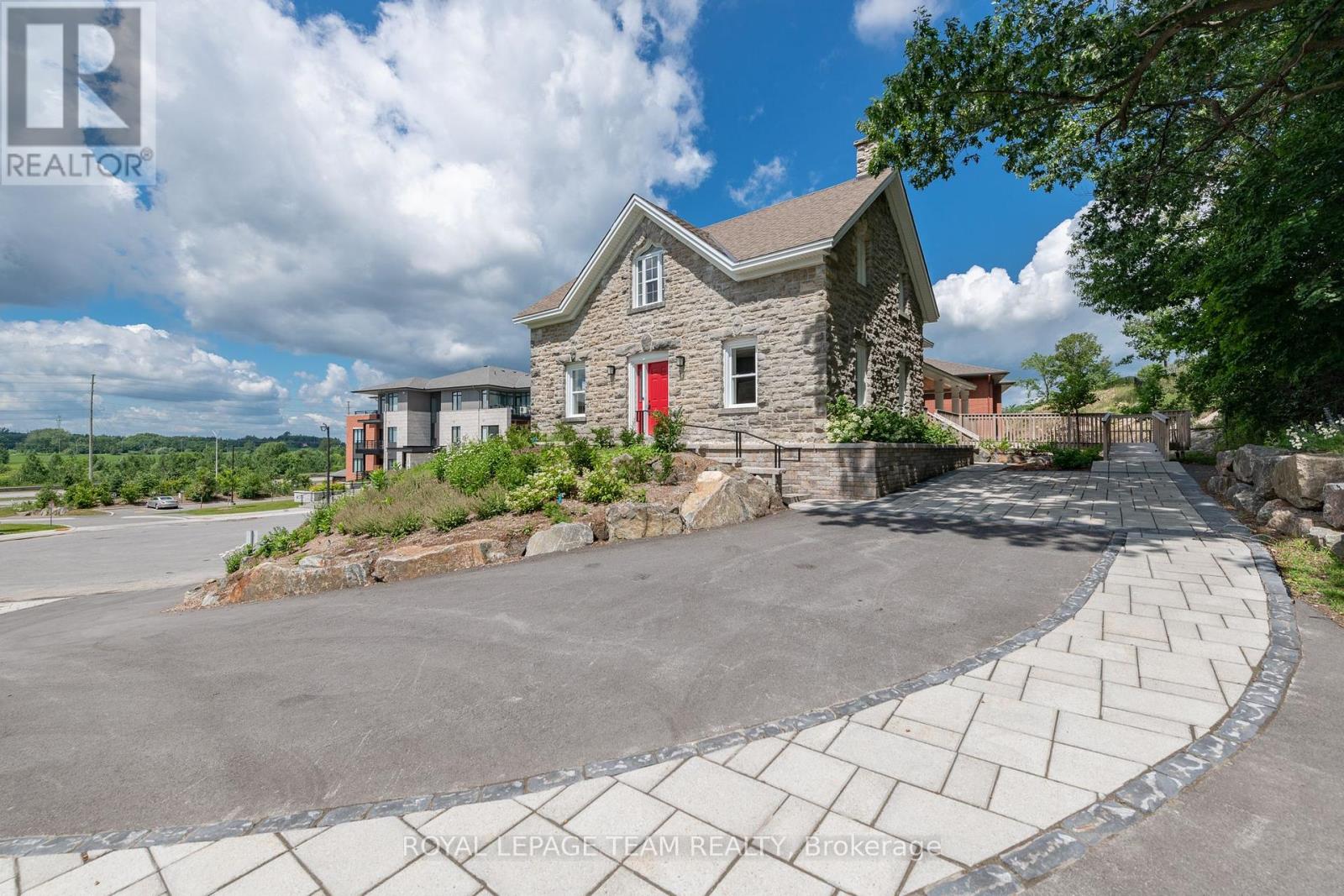 #104 190 BOUNDSTONE WAY - 27