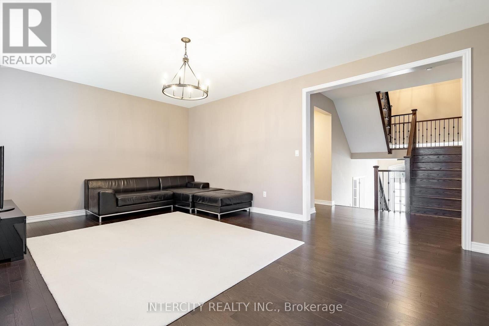 6 FLAY COURT - Image 17