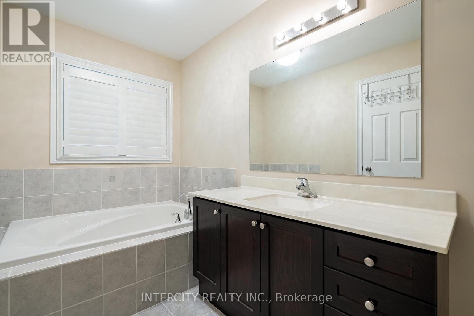 6 FLAY COURT - Image 25
