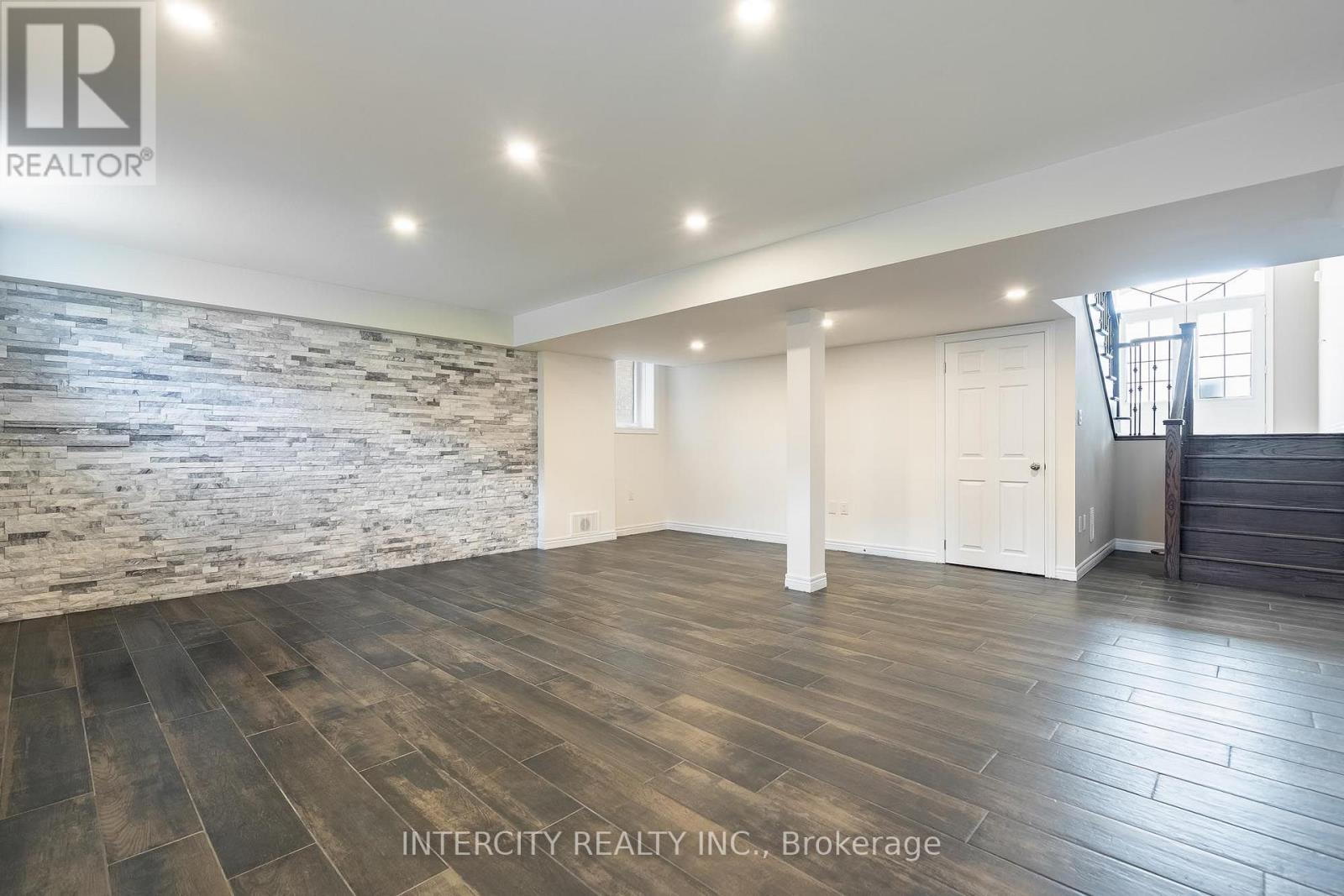 6 FLAY COURT - Image 37