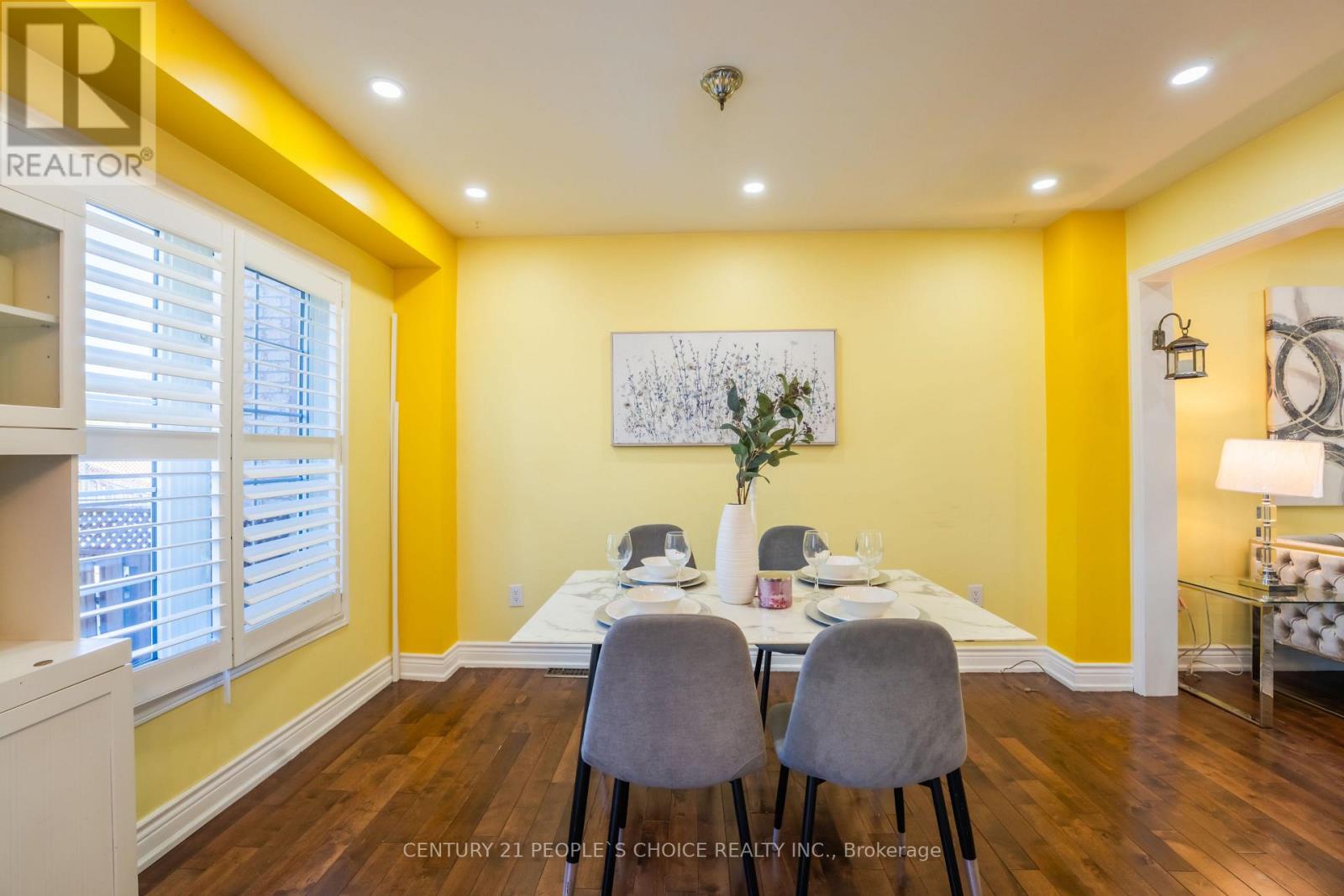 32 SUMMERDALE CRESCENT - 13