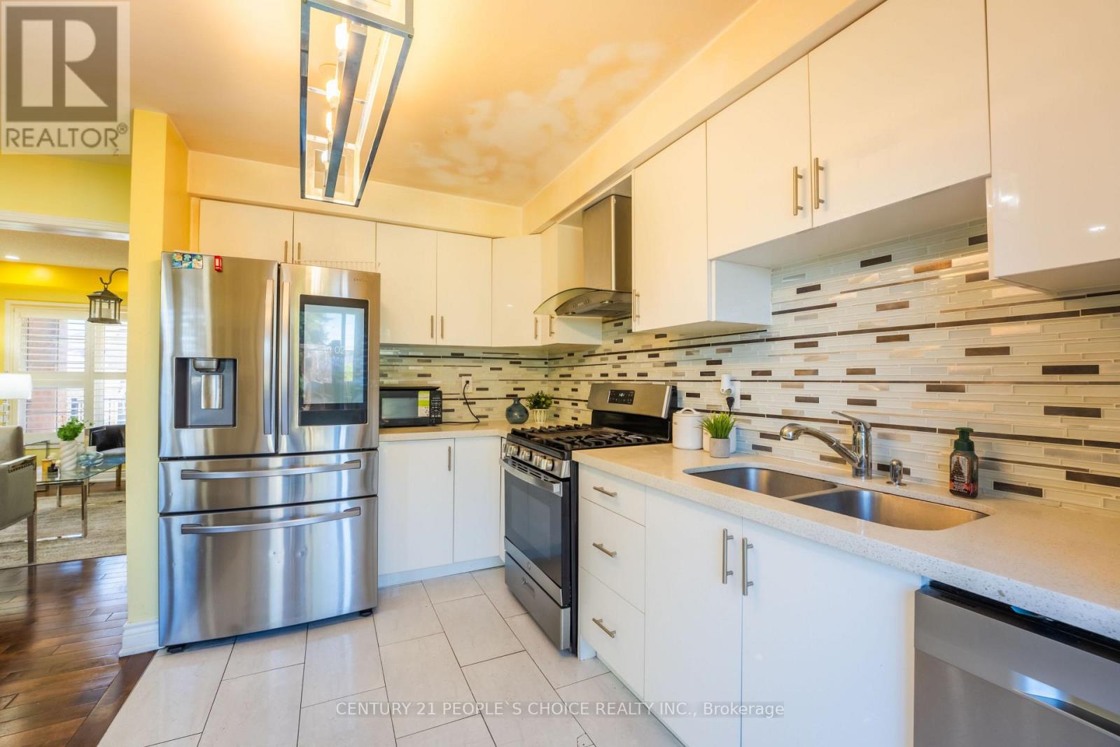 32 SUMMERDALE CRESCENT - 18