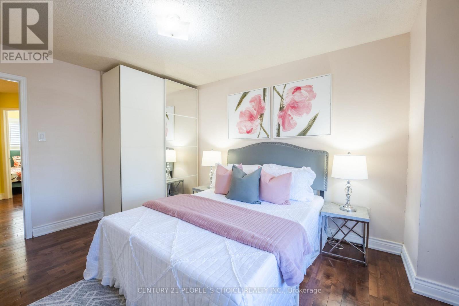 32 SUMMERDALE CRESCENT - 22