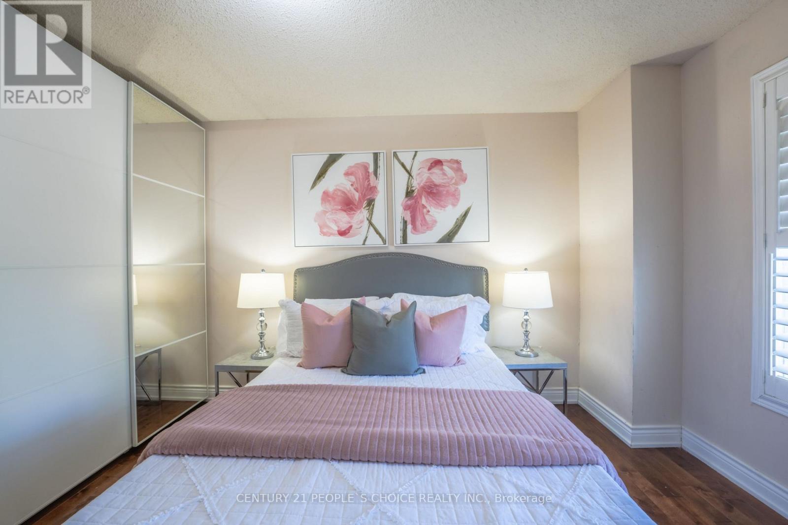 32 SUMMERDALE CRESCENT - 23