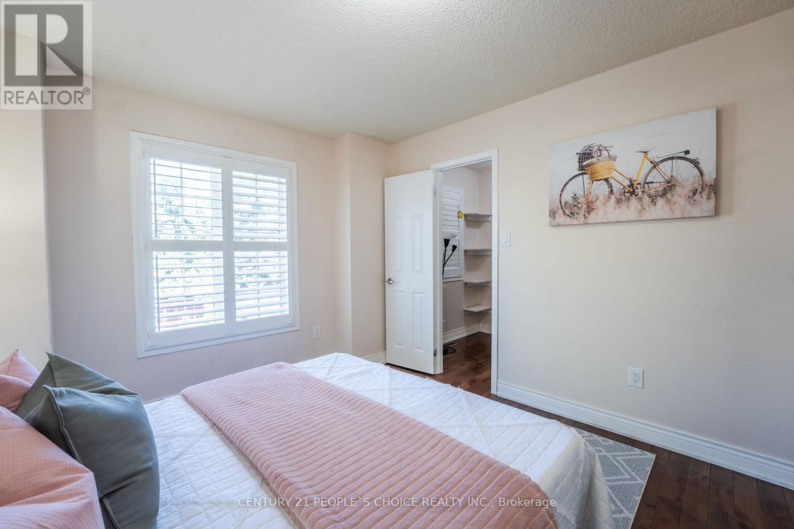 32 SUMMERDALE CRESCENT - 24