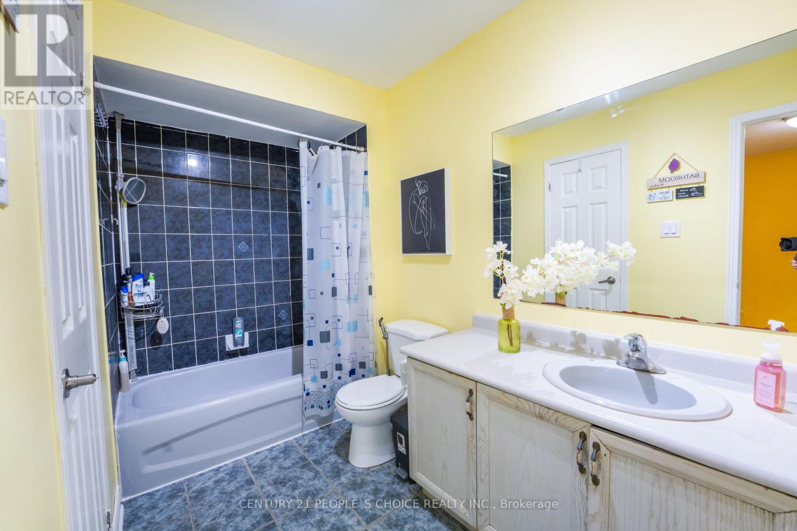 32 SUMMERDALE CRESCENT - 26