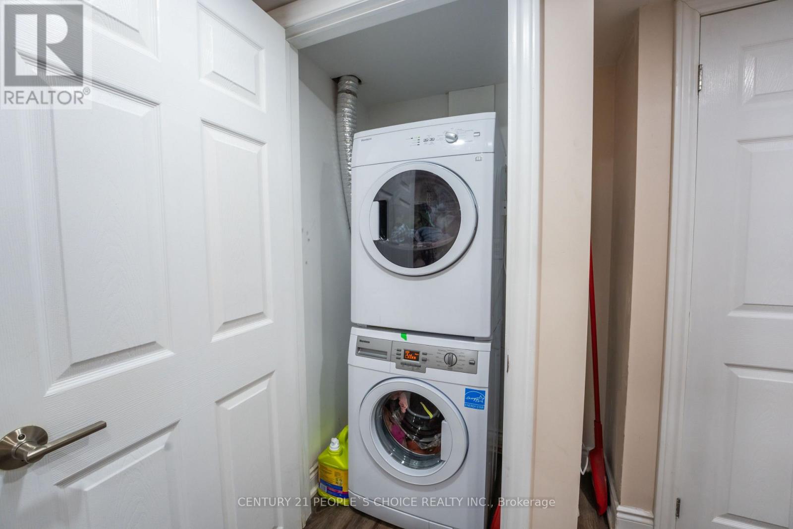 32 SUMMERDALE CRESCENT - 37