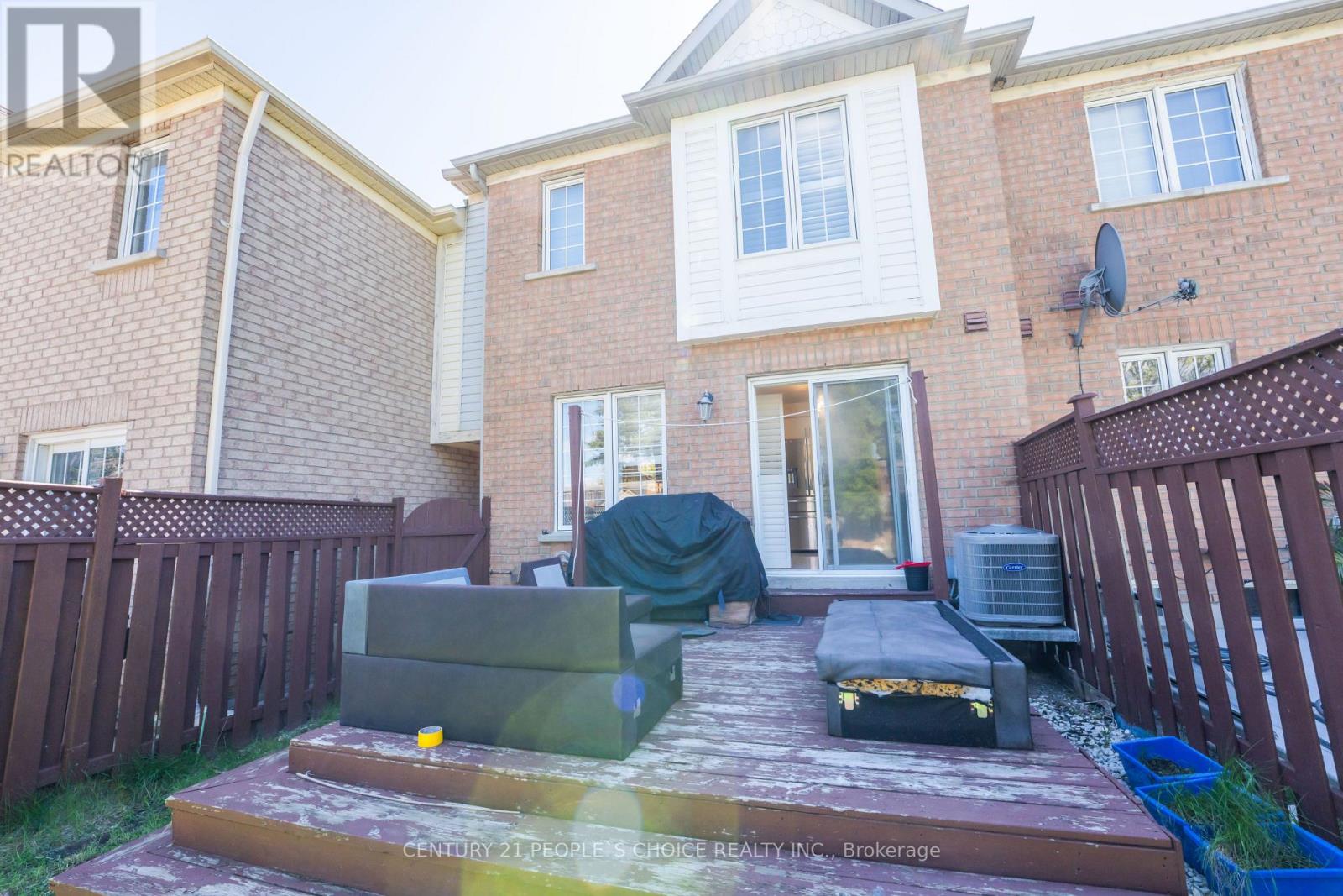 32 SUMMERDALE CRESCENT - 38