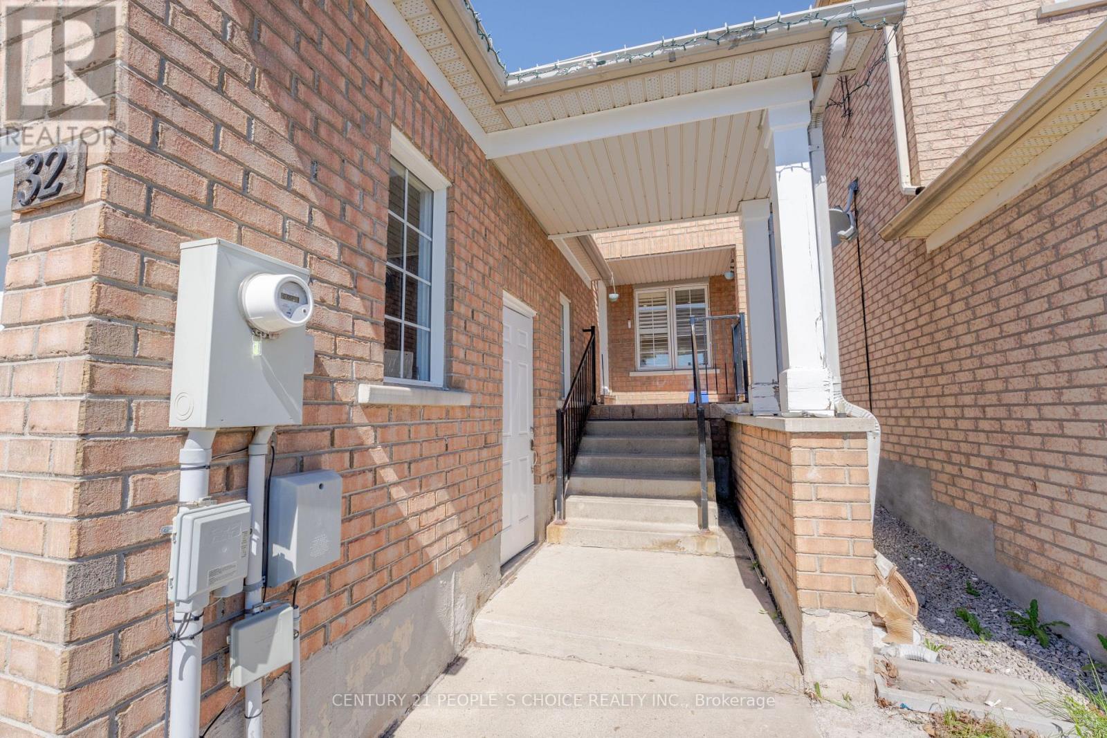 32 SUMMERDALE CRESCENT - 4