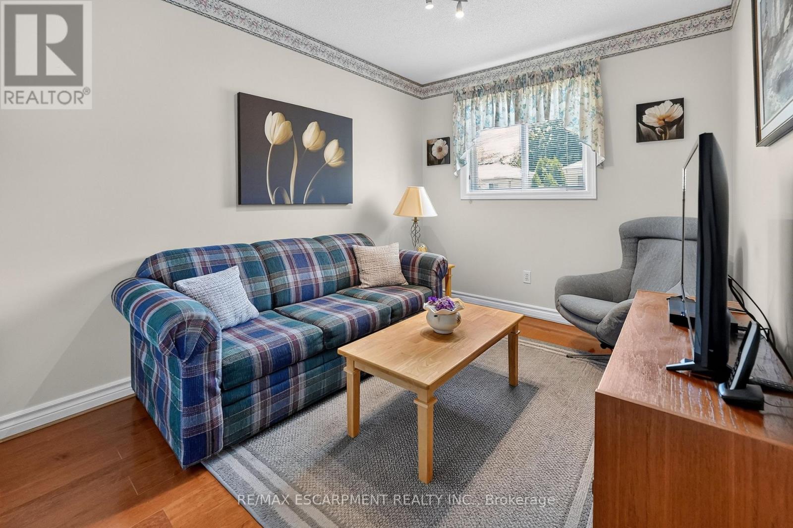 16 WALKER COURT - 11