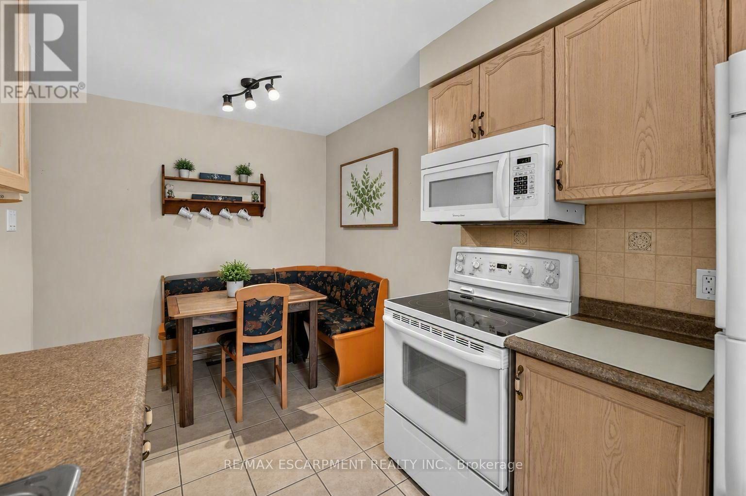 16 WALKER COURT - 7