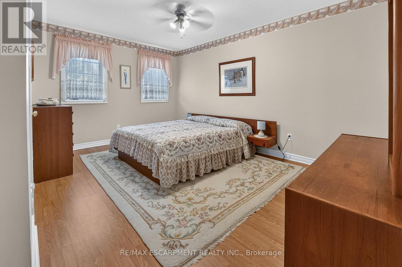 16 WALKER COURT - 9