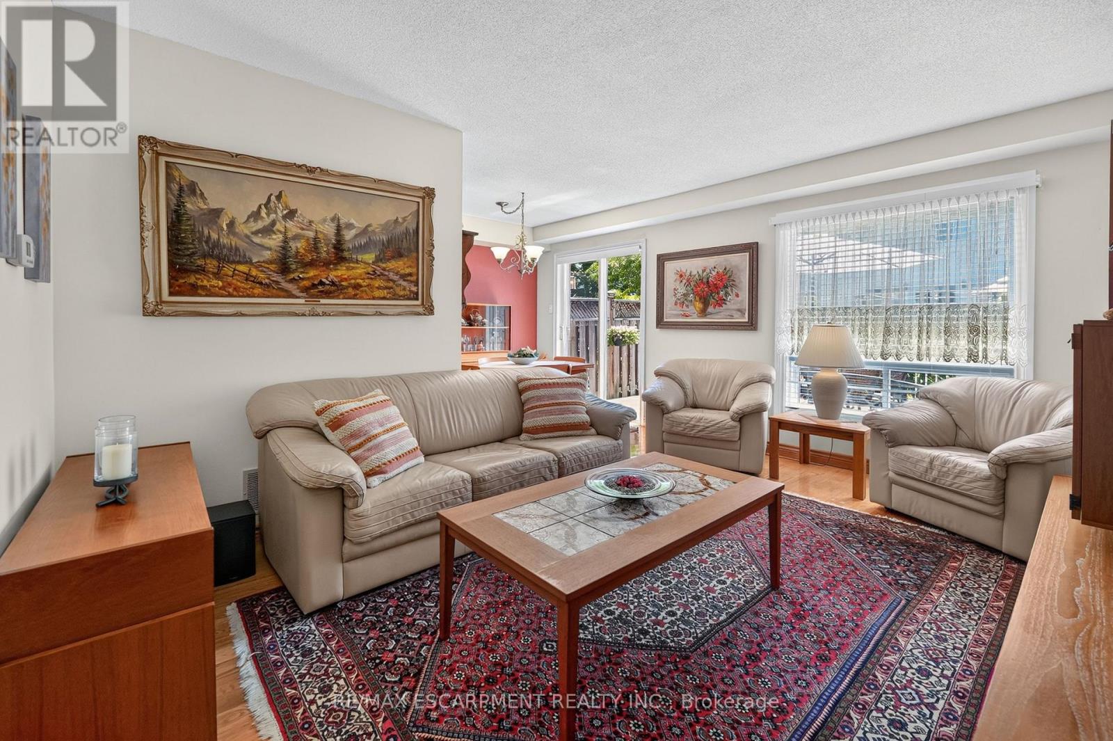 16 WALKER COURT - 4