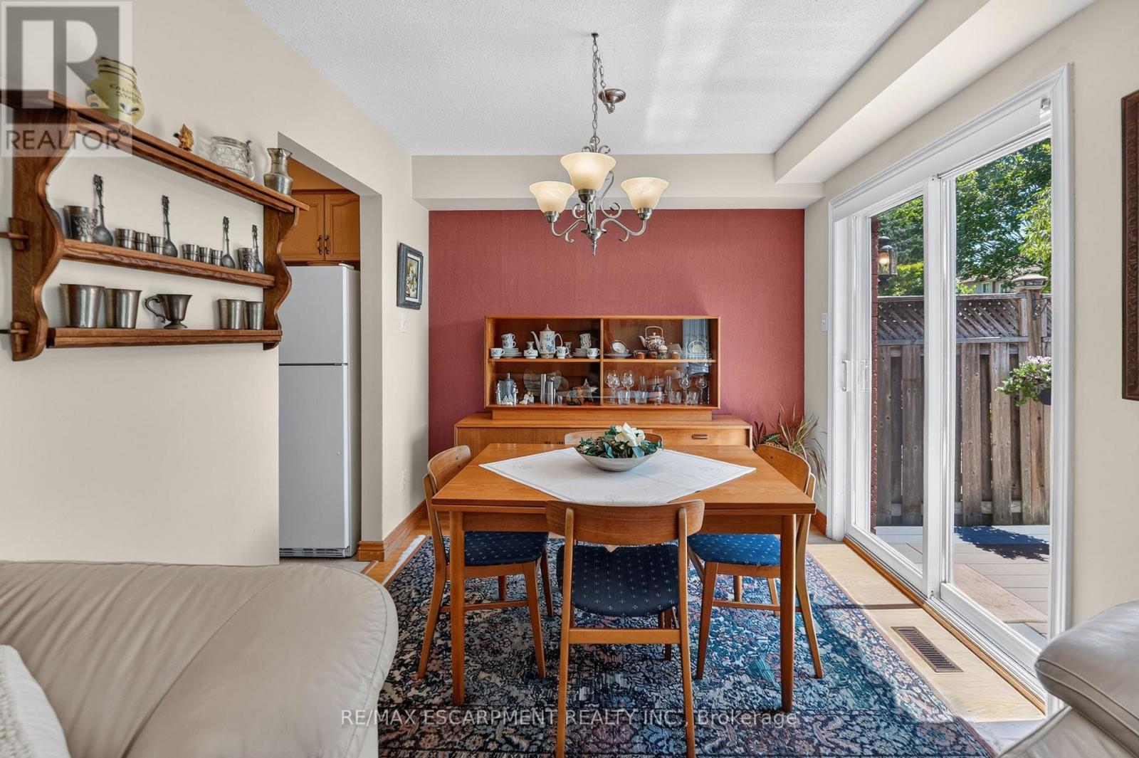 16 WALKER COURT - 6