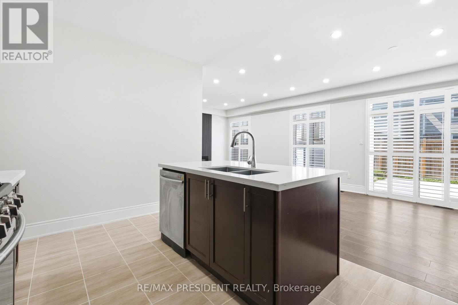 43 MULLHOLLAND AVENUE - 19
