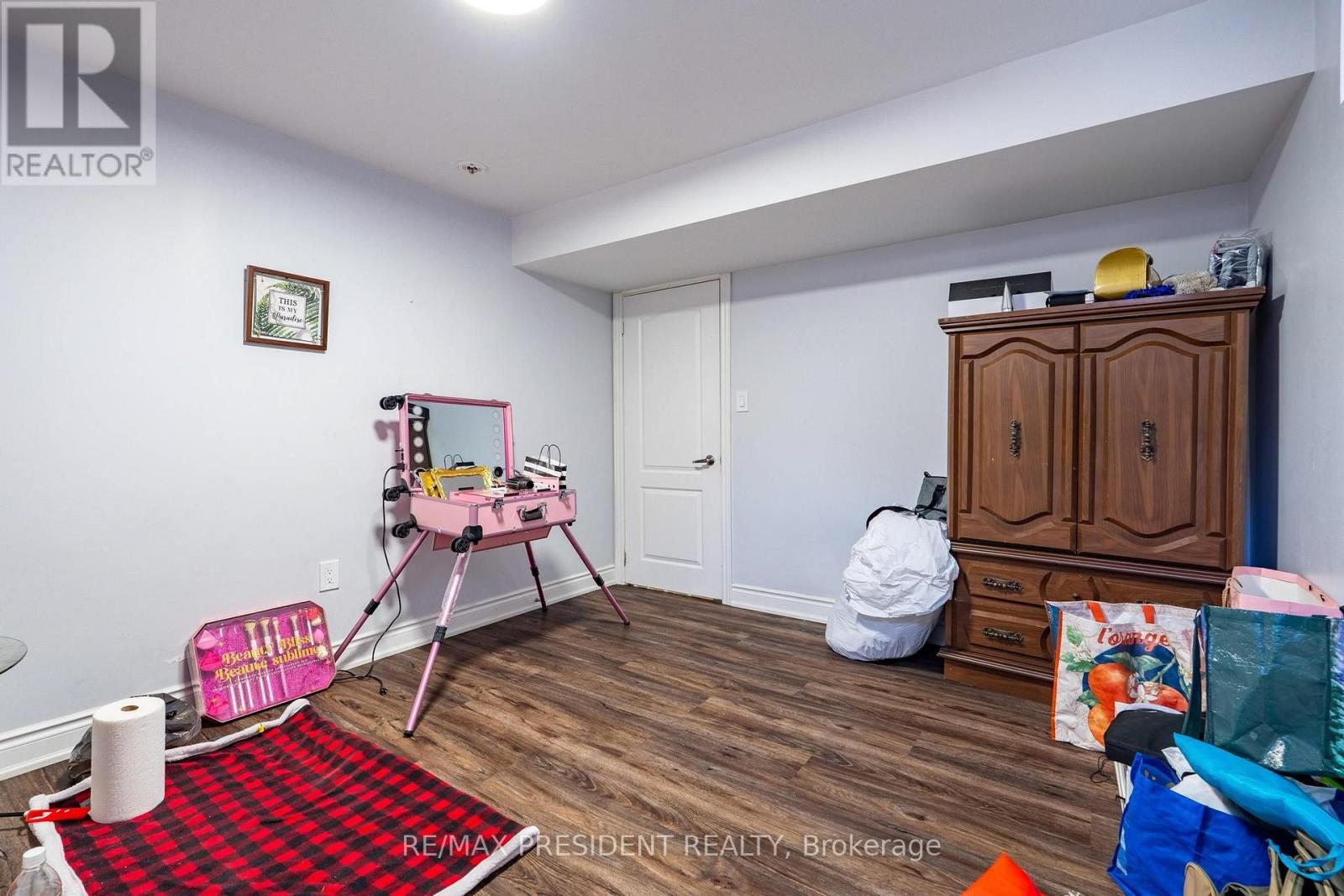 43 MULLHOLLAND AVENUE - 42