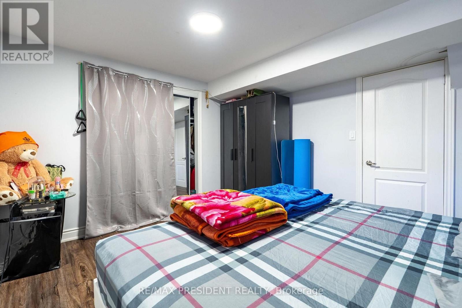 43 MULLHOLLAND AVENUE - 44