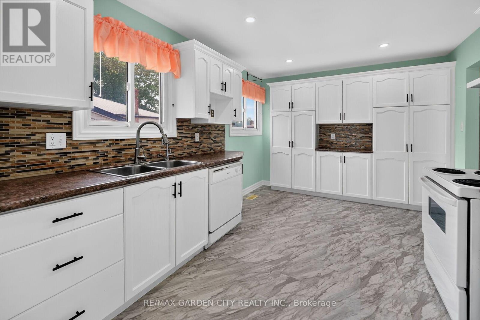 186 GLENMOR DRIVE - 9