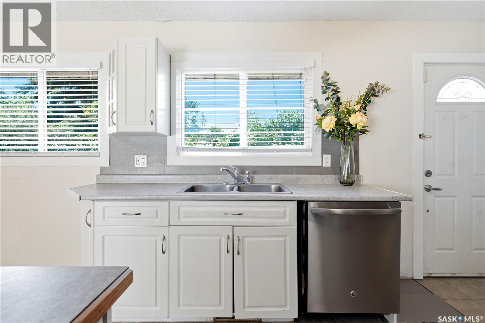 1308 Preston AVENUE S - 14
