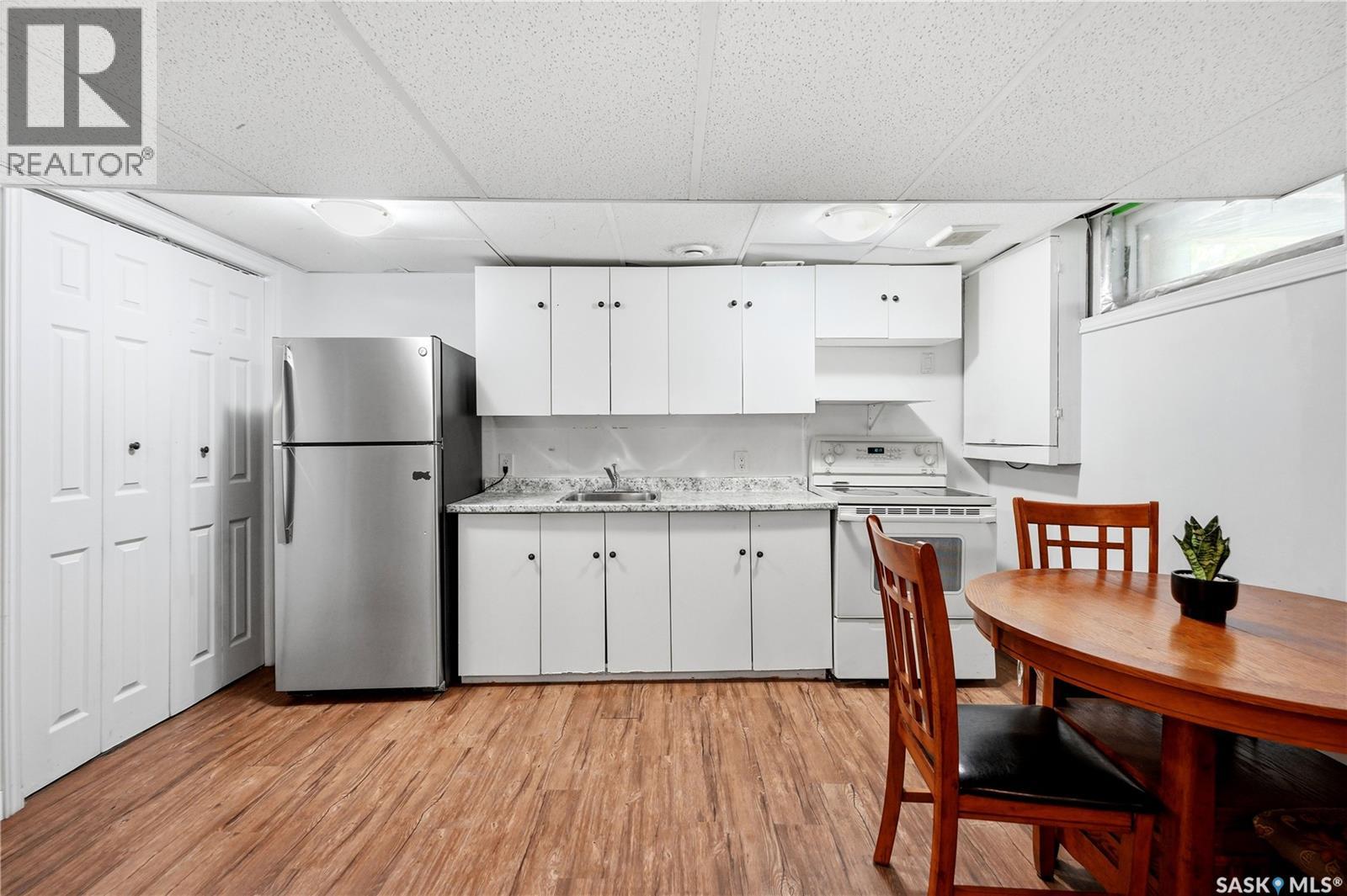 1308 Preston AVENUE S - 36