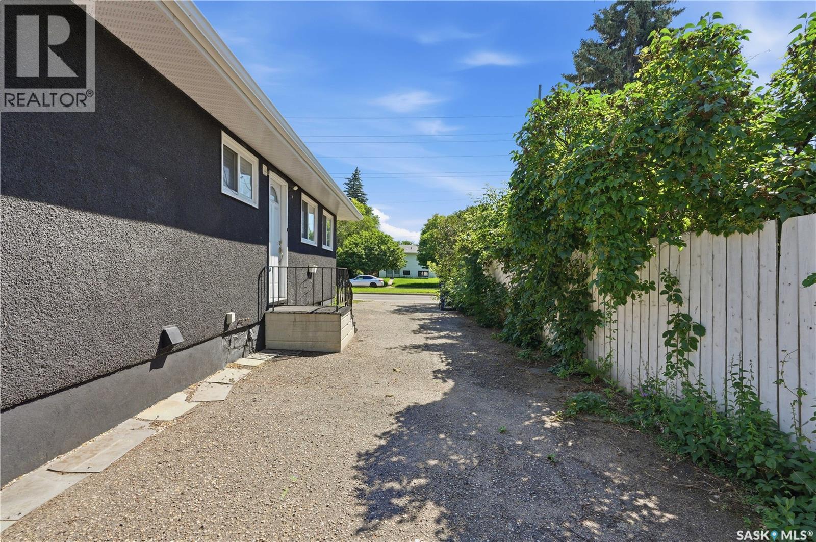 1308 Preston AVENUE S - Image 49