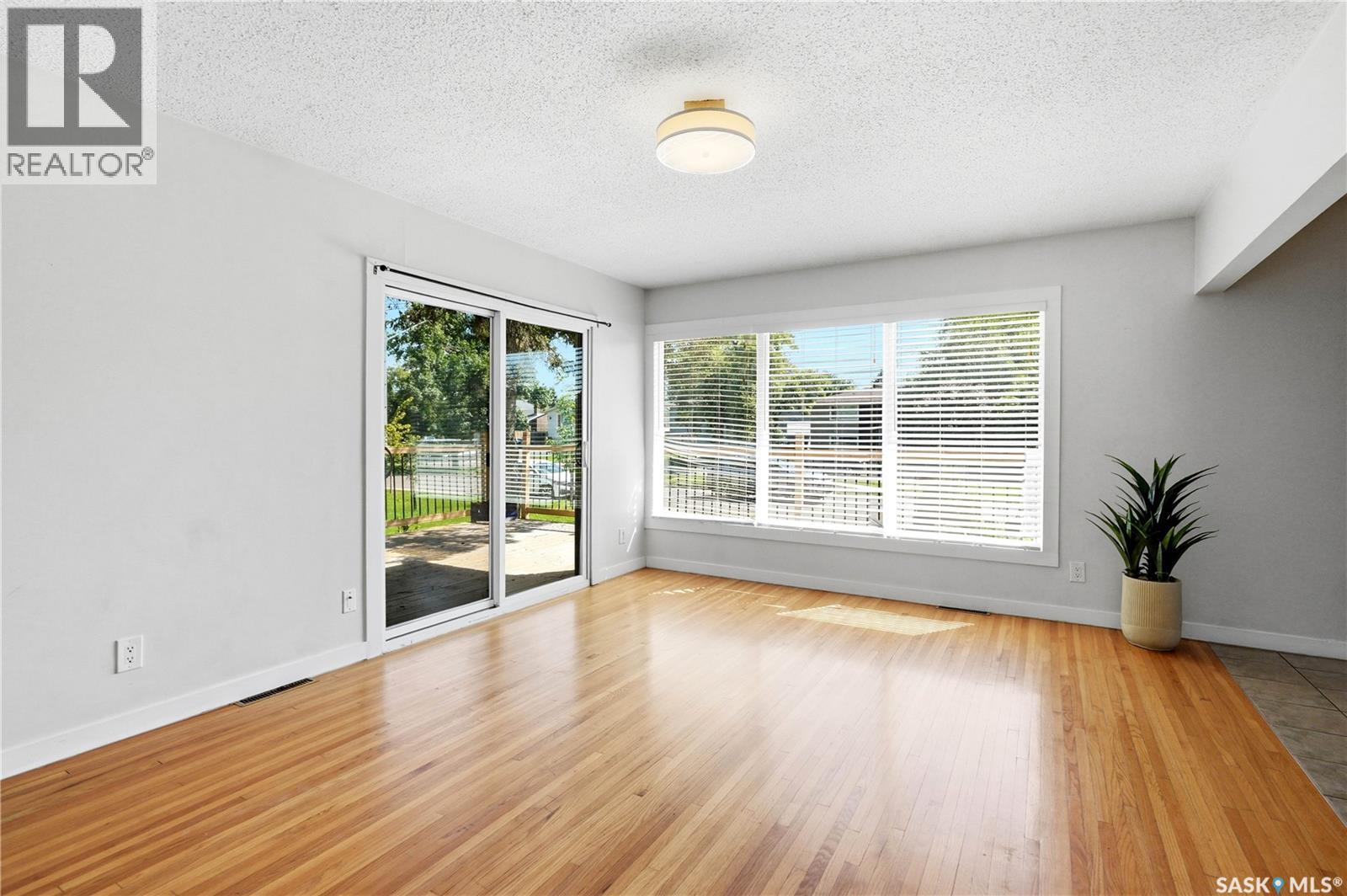 1308 Preston AVENUE S - Image 8