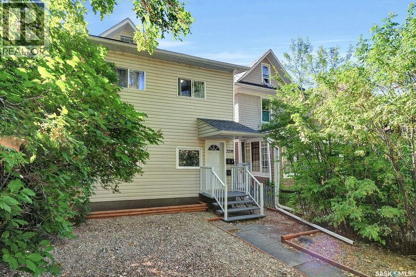 2258 Osler STREET - 1