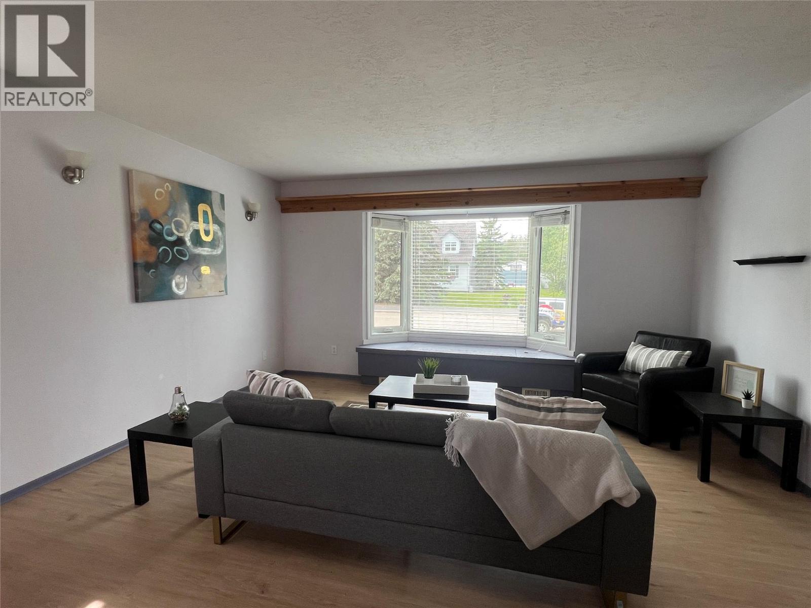 10208 18 Street - Image 6