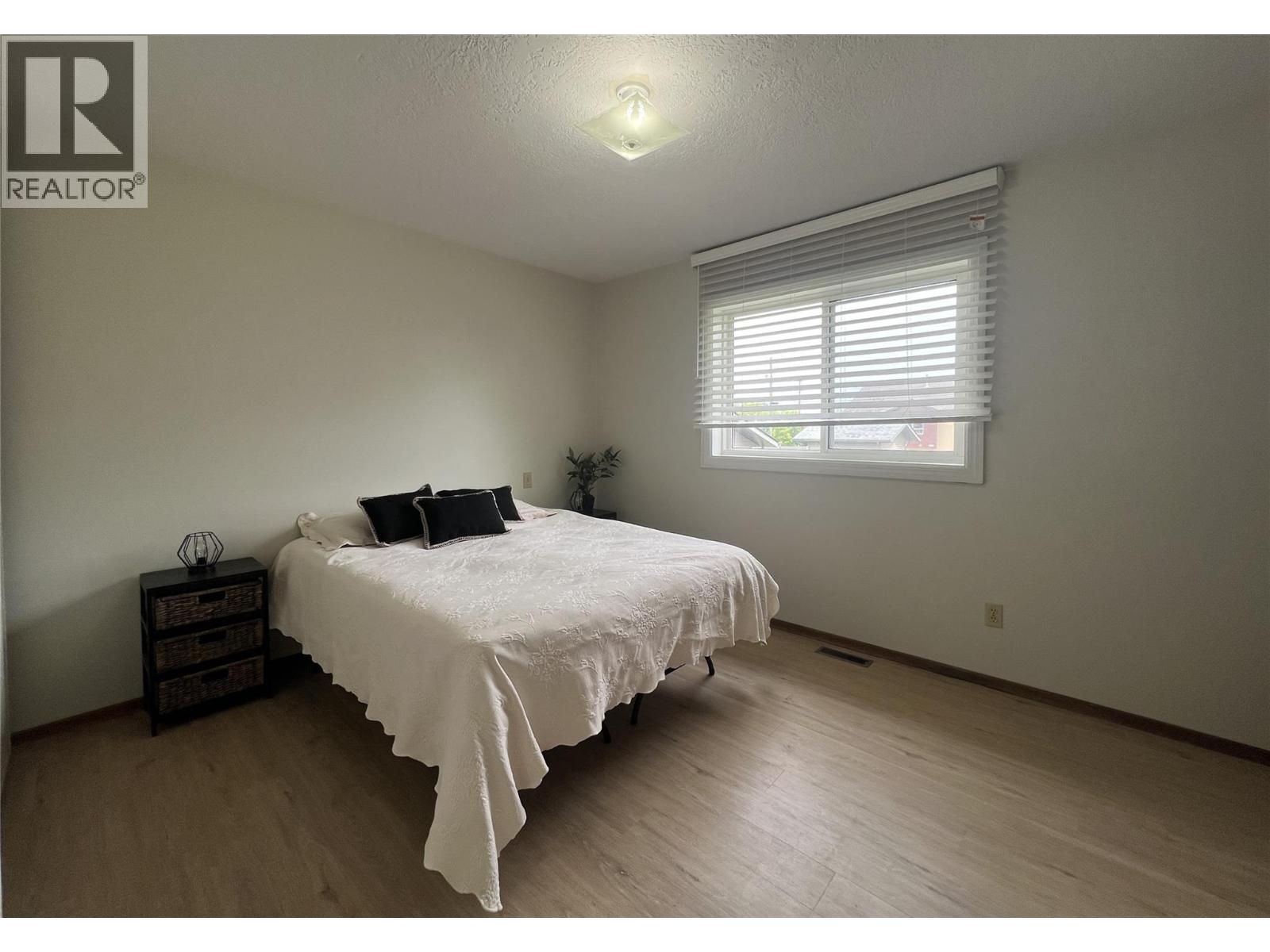 10208 18 Street - Image 13