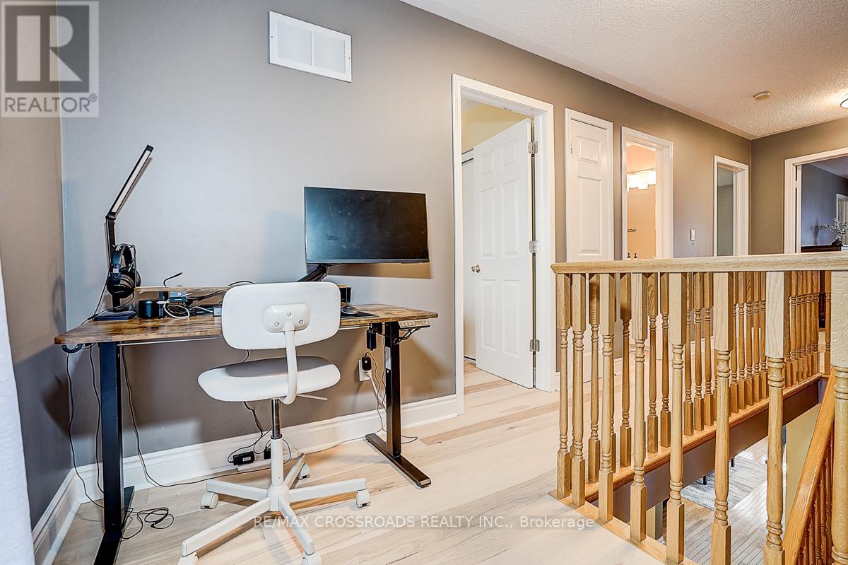 597 CAVERHILL CRESCENT - 22