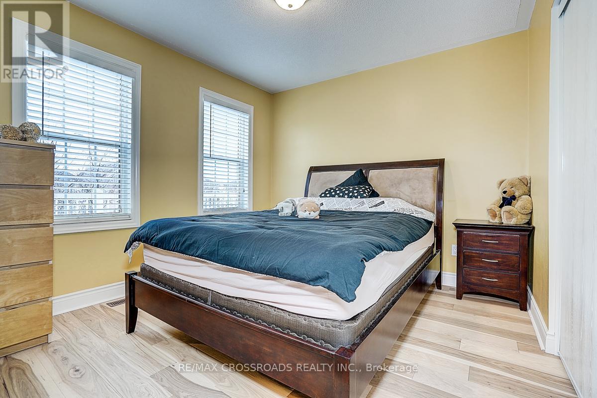 597 CAVERHILL CRESCENT - 35