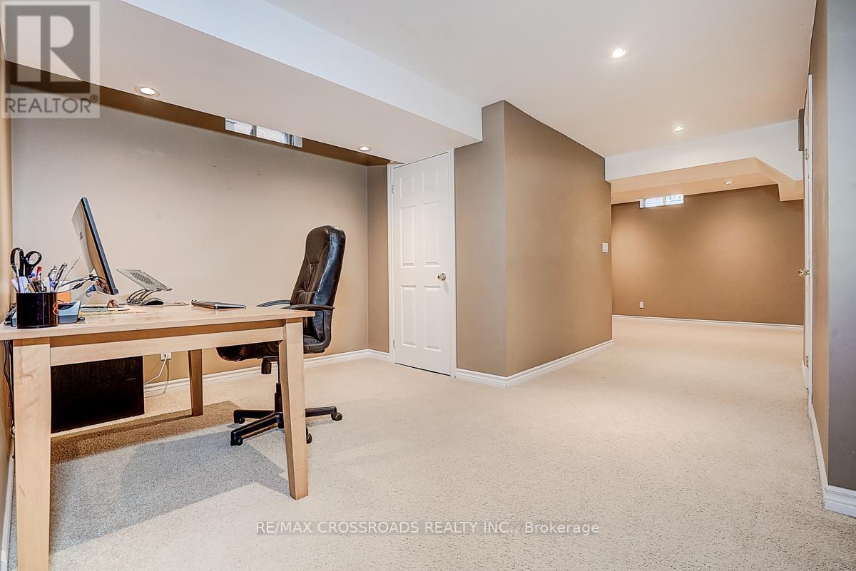 597 CAVERHILL CRESCENT - 39