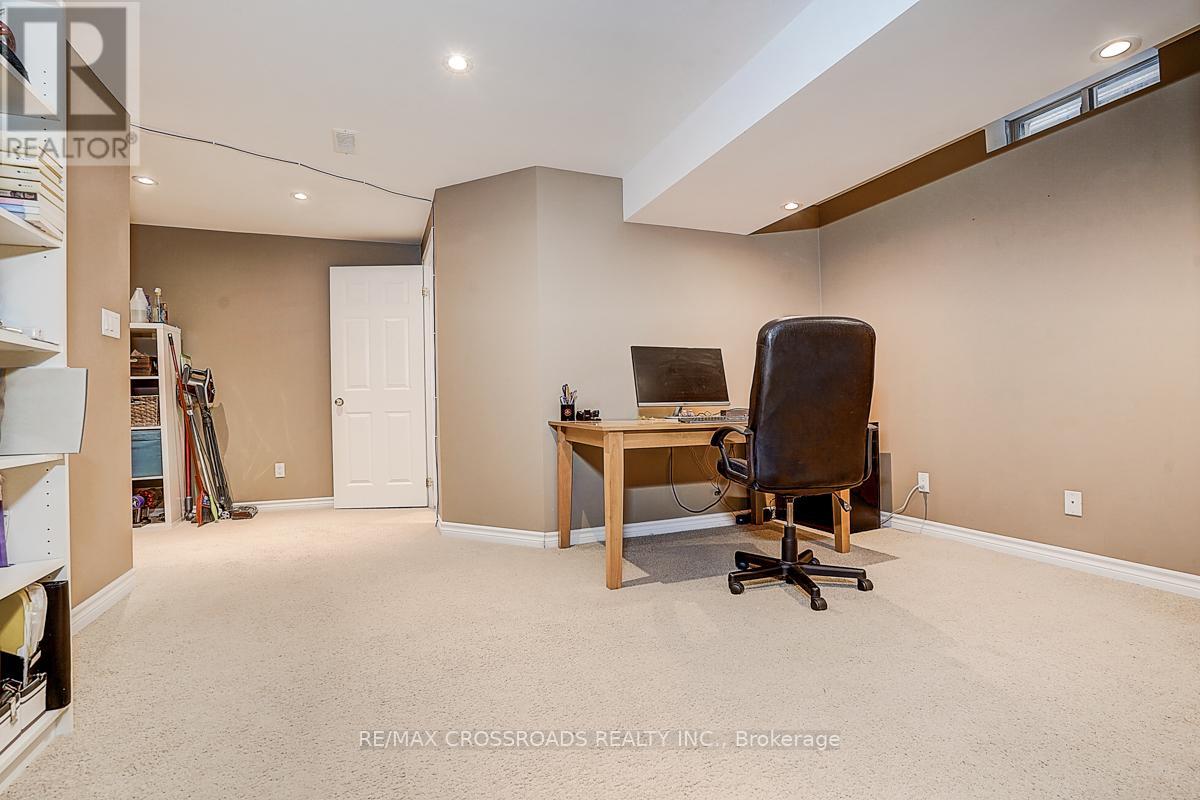 597 CAVERHILL CRESCENT - 40