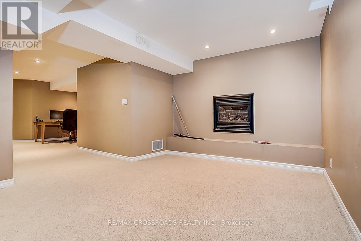597 CAVERHILL CRESCENT - 42