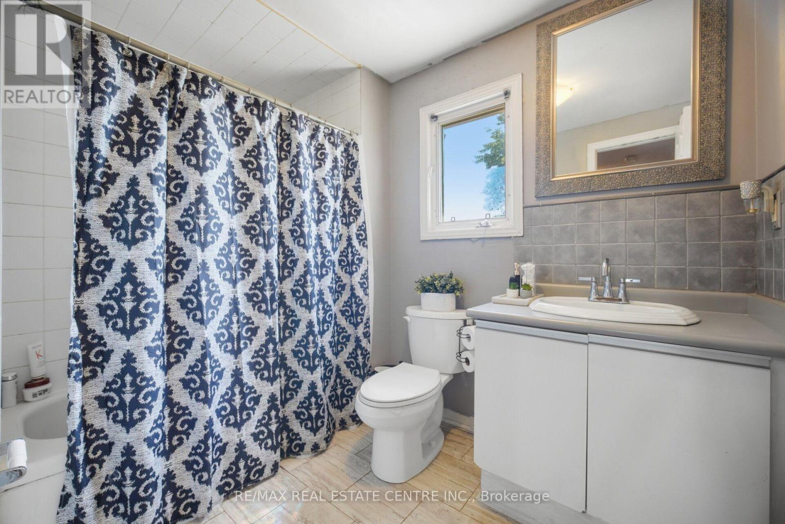 40 LANGDALE CRESCENT - 36