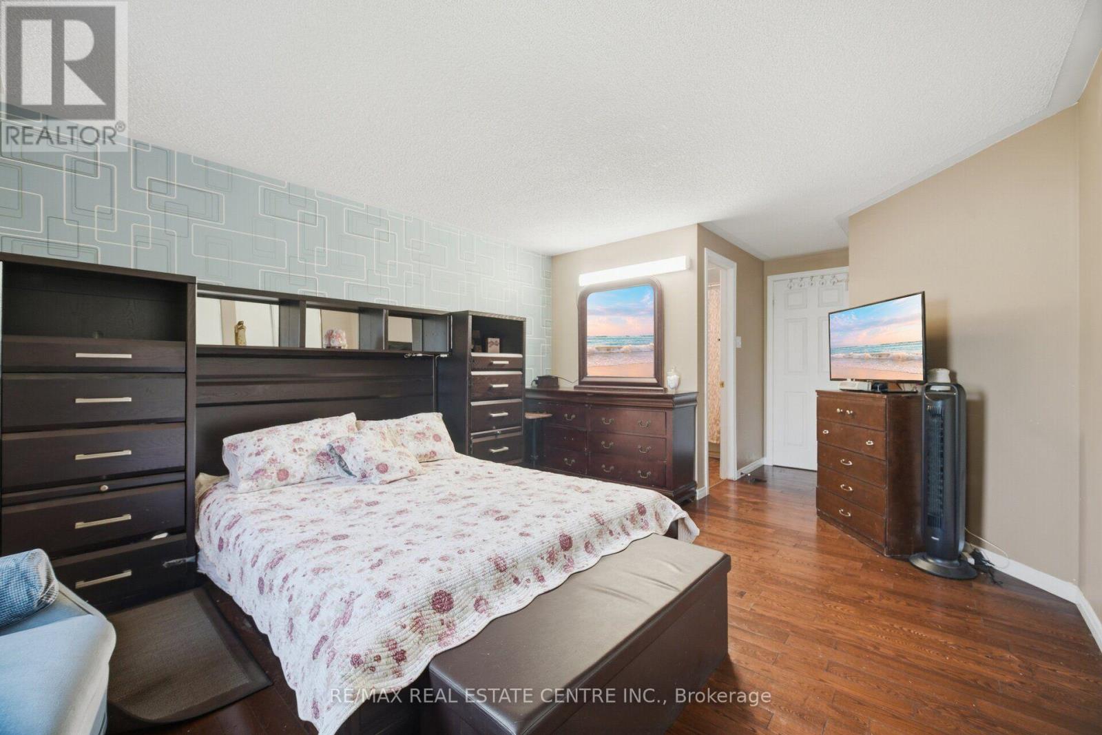 40 LANGDALE CRESCENT - 30