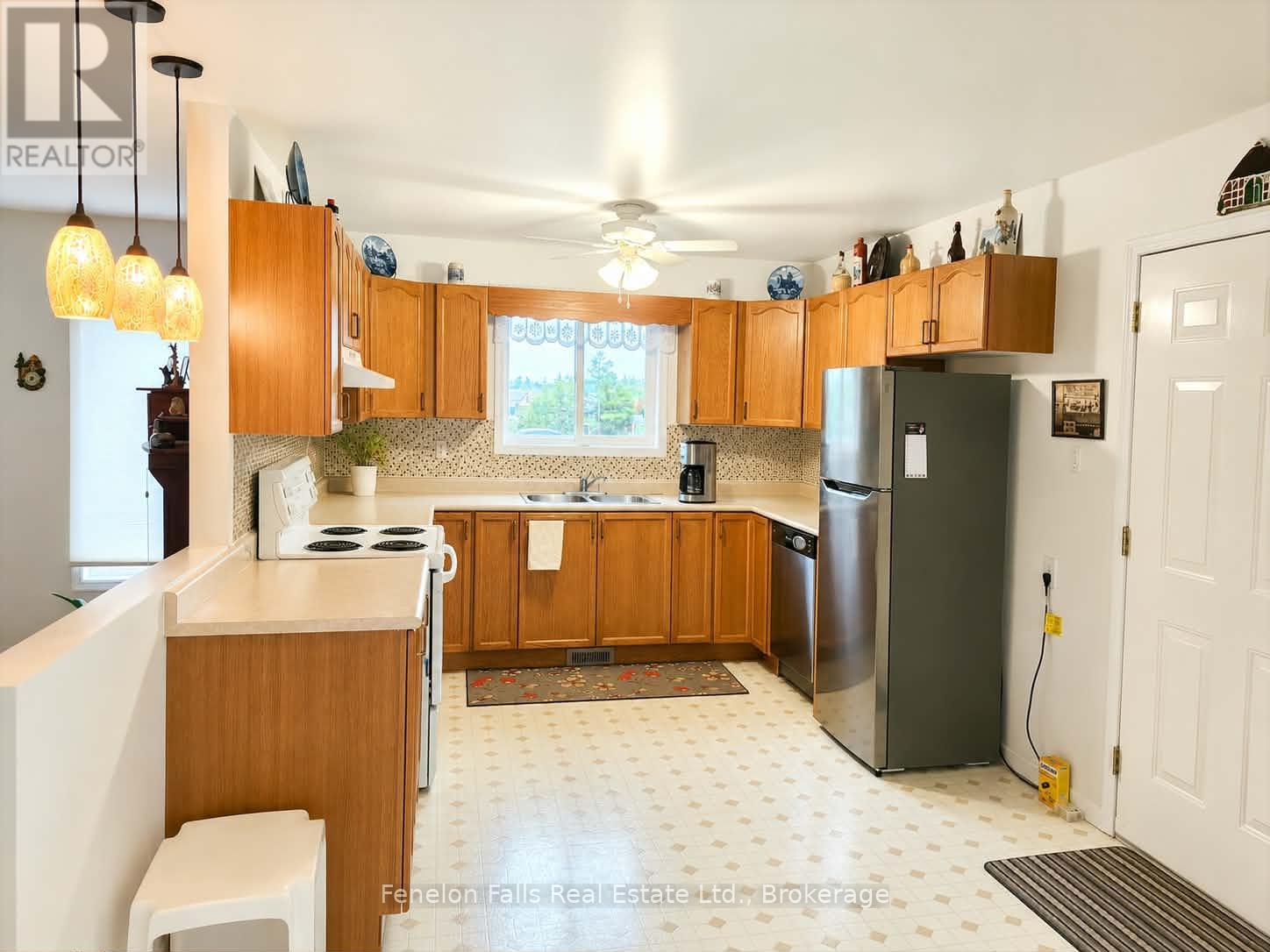 226 FRANCIS STREET E - 8