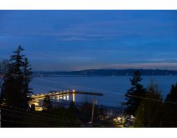 14799 Oxenham Avenue, White Rock, BC V4B2H8 Photo 16
