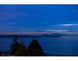 14799 Oxenham Avenue, White Rock, BC V4B2H8 Photo 35