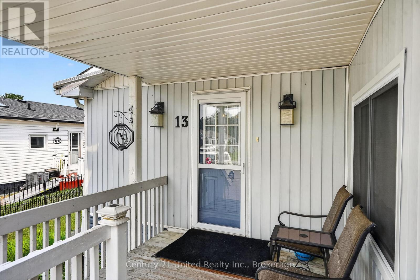 13 HILLVIEW DRIVE - 10