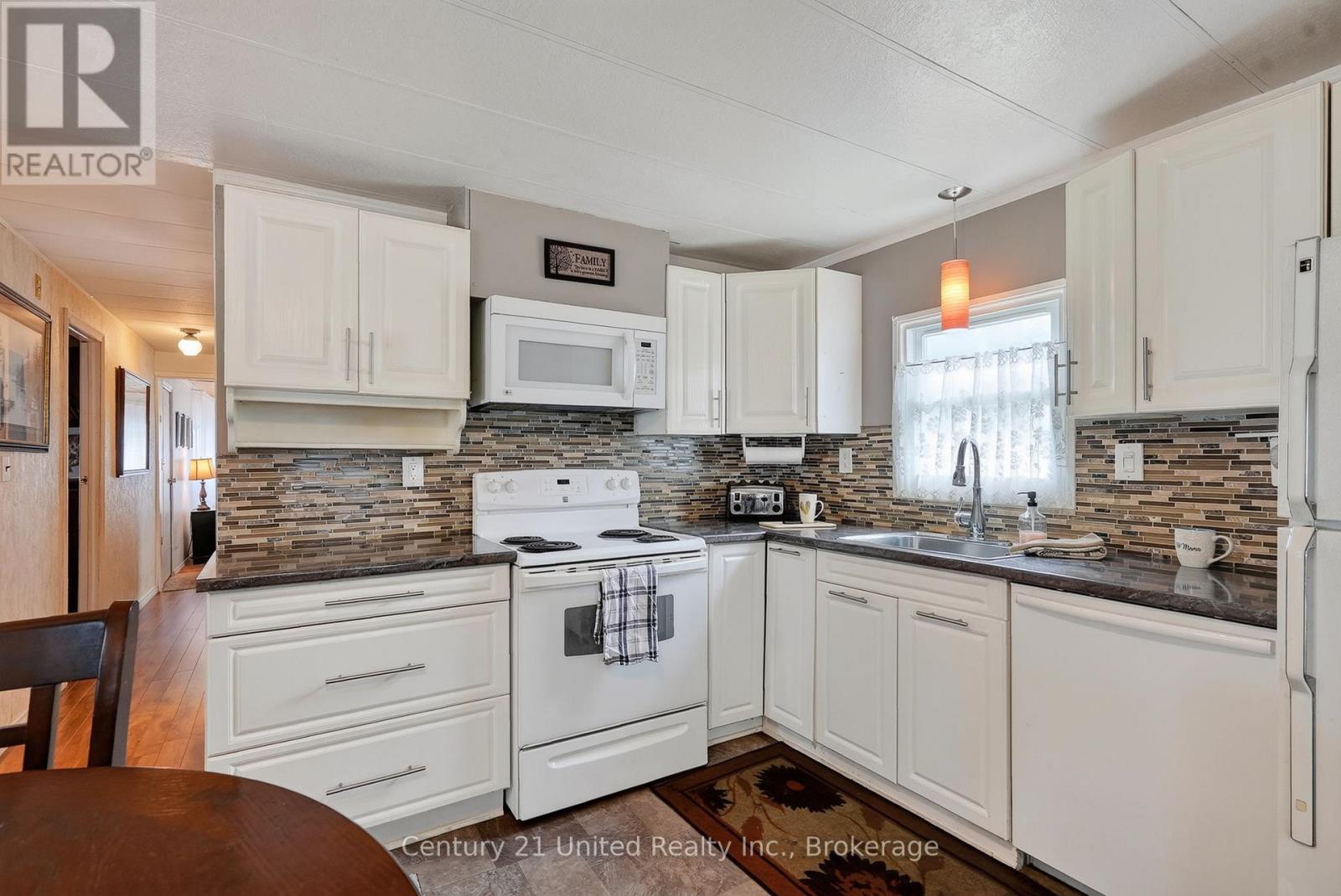 13 HILLVIEW DRIVE - 15
