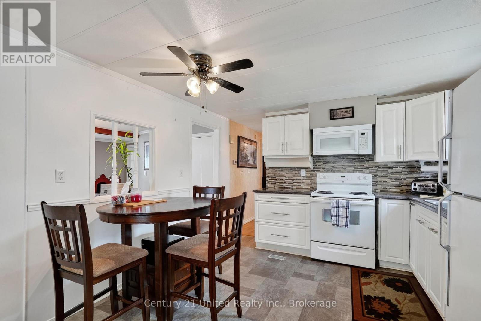 13 HILLVIEW DRIVE - 17