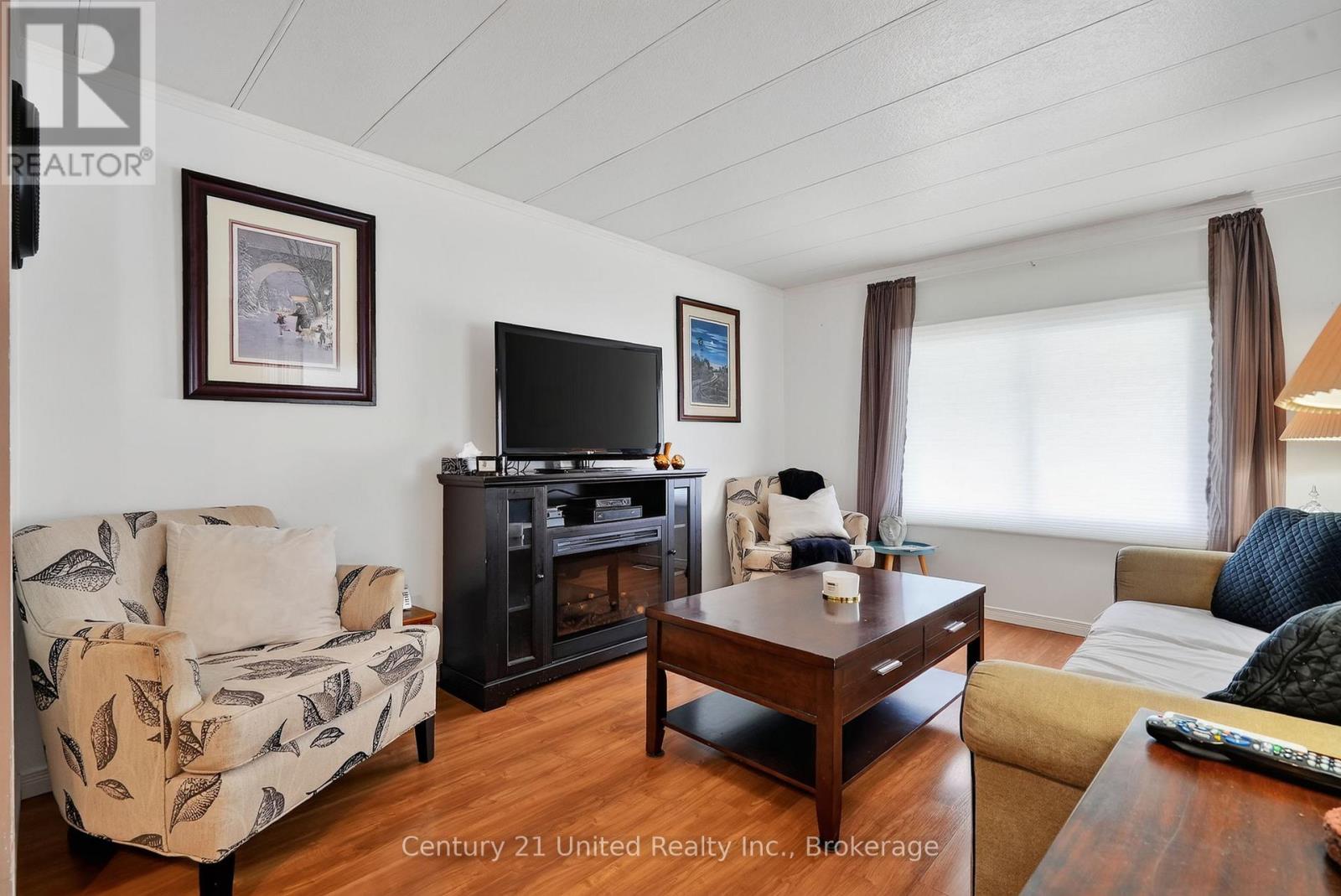 13 HILLVIEW DRIVE - 19