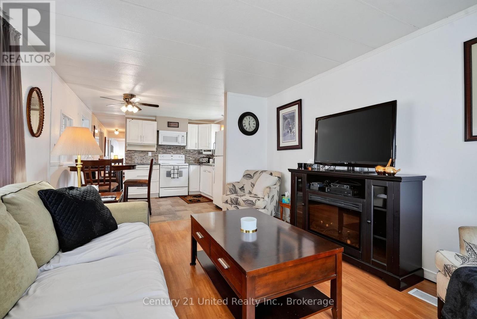 13 HILLVIEW DRIVE - 20