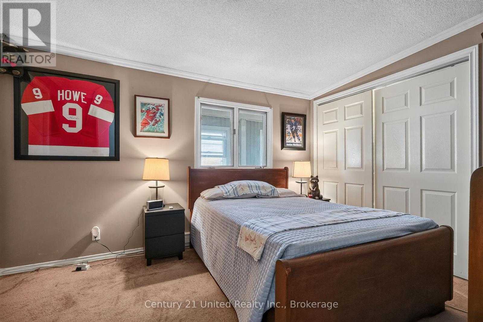 13 HILLVIEW DRIVE - 23