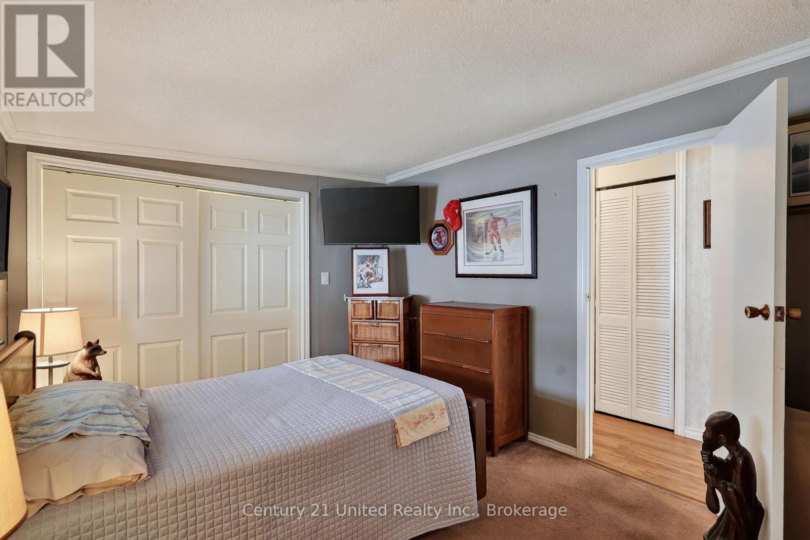 13 HILLVIEW DRIVE - 24