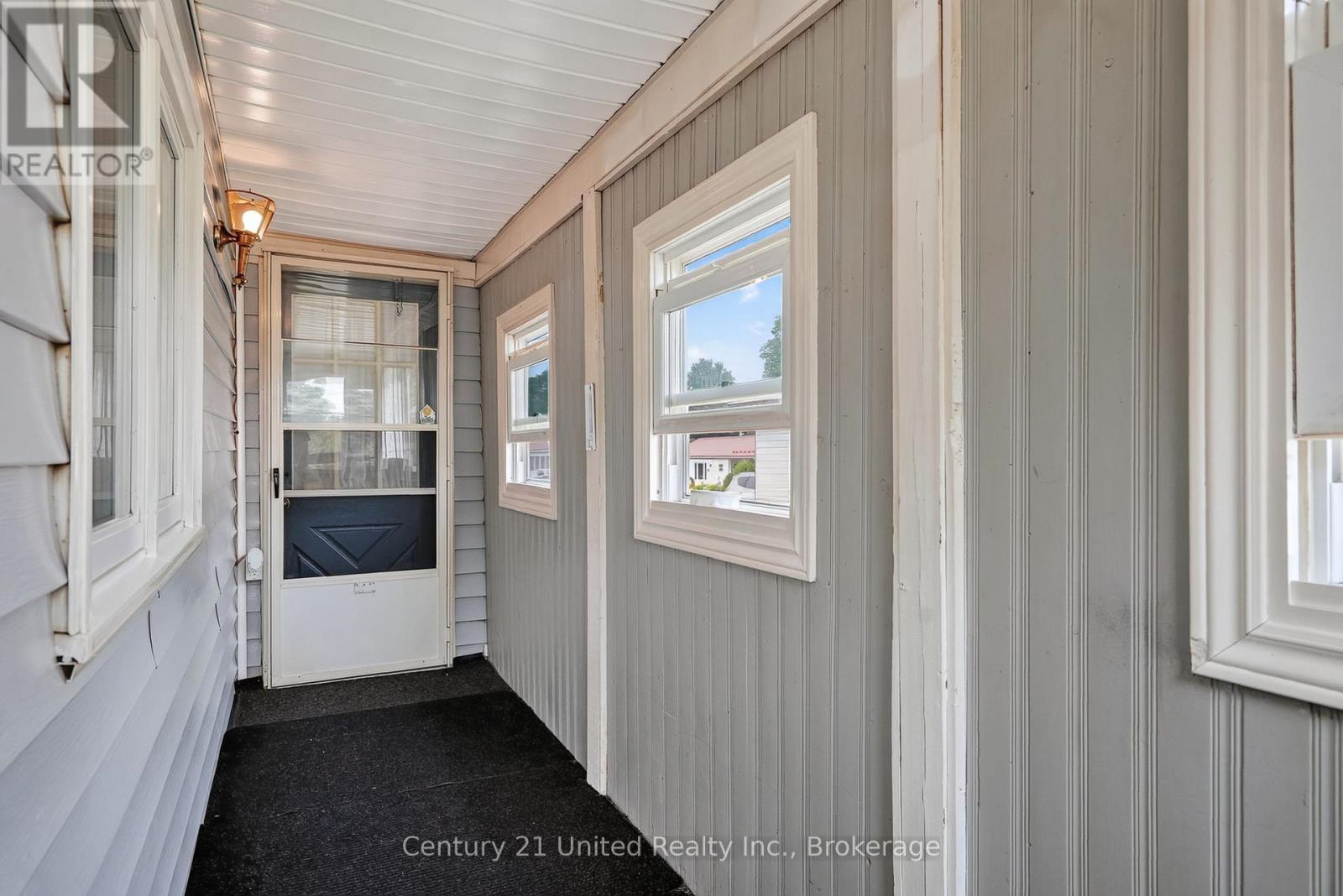 13 HILLVIEW DRIVE - 32