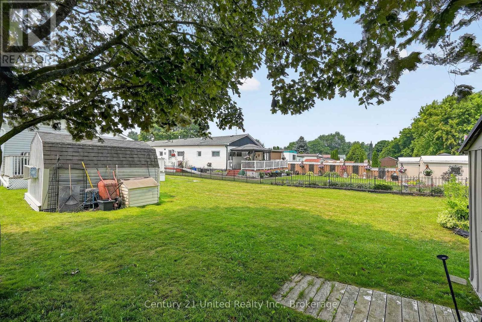 13 HILLVIEW DRIVE - 38